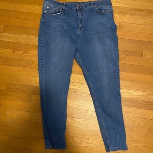 Boohoo Plus Butt Shaper Mid Rise Skinny Jeans